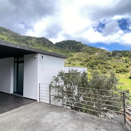 Sal E Pimenta House - A Wellbeing Retreat Machico (Madeira)