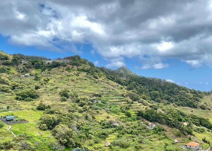 Sal E Pimenta House - A Wellbeing Retreat